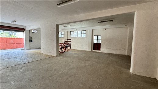 P  R  E  Z  Z  O     R  I  B  A  S  S  A  T  O  -  Locale Deposito con Spazio Esterno Privato